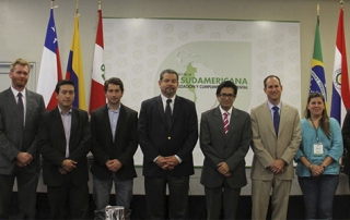 760 07-11-2014 SMA asiste a seminario en Perú