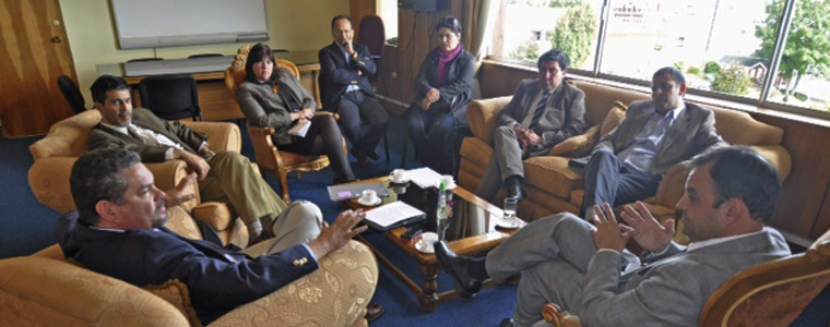 760 x 26-11-2014 Superintendente se reúne con intendente de Los Lagos